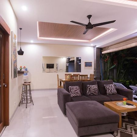 Villa Hitam Putih Legian Bali 세미냑 외부 사진
