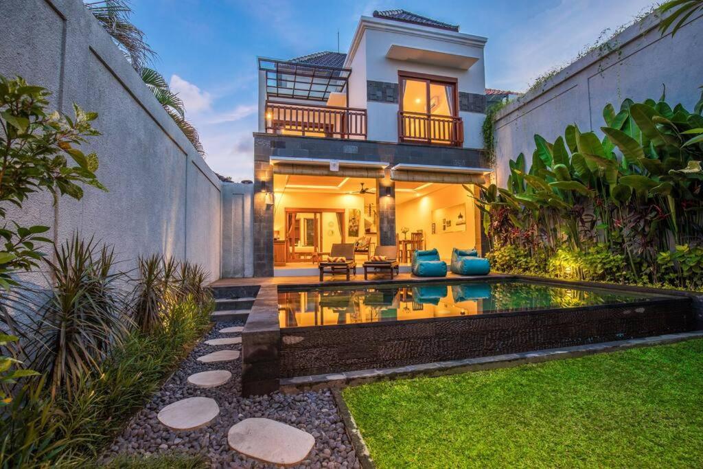 Villa Hitam Putih Legian Bali 세미냑 외부 사진