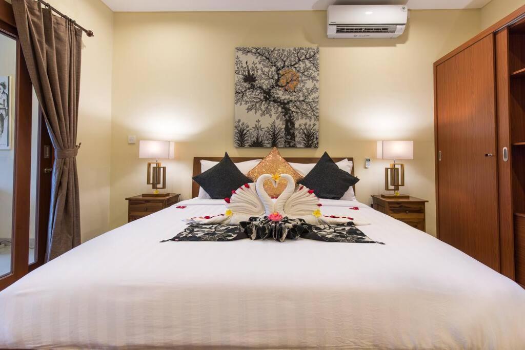 Villa Hitam Putih Legian Bali 세미냑 외부 사진