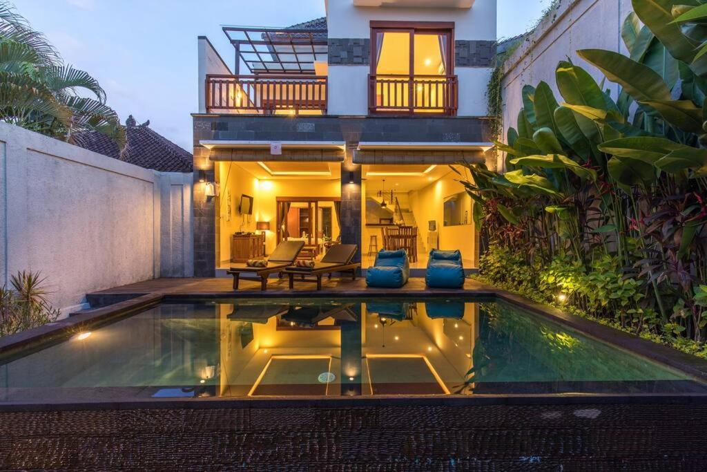 Villa Hitam Putih Legian Bali 세미냑 외부 사진