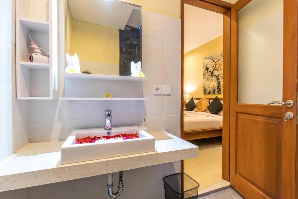 Villa Hitam Putih Legian Bali 세미냑 외부 사진