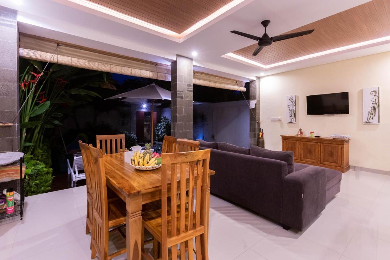 Villa Hitam Putih Legian Bali 세미냑 외부 사진